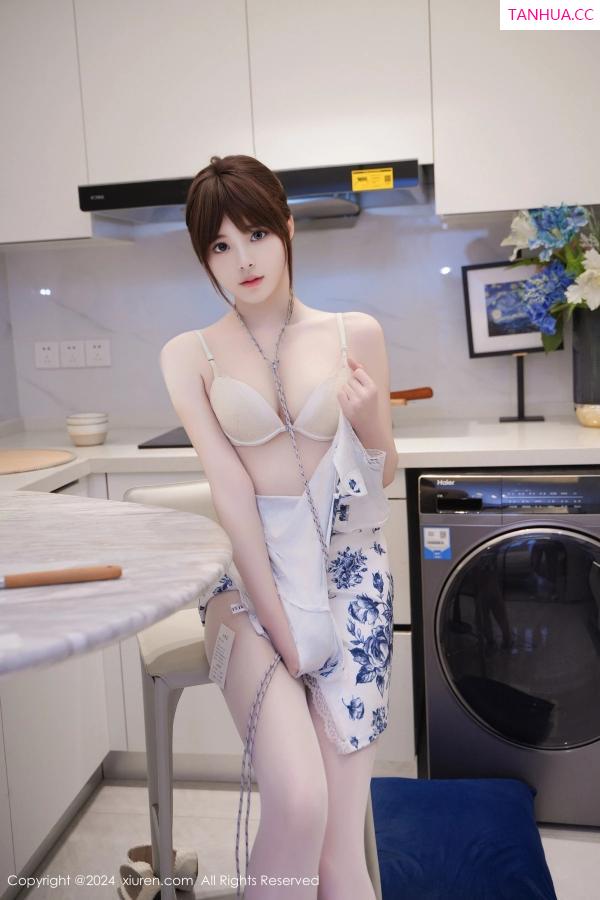   [XiuRen]高清写真图 2024.03.19 No.8255 梦灵儿Mini 丝袜美腿第42张图片